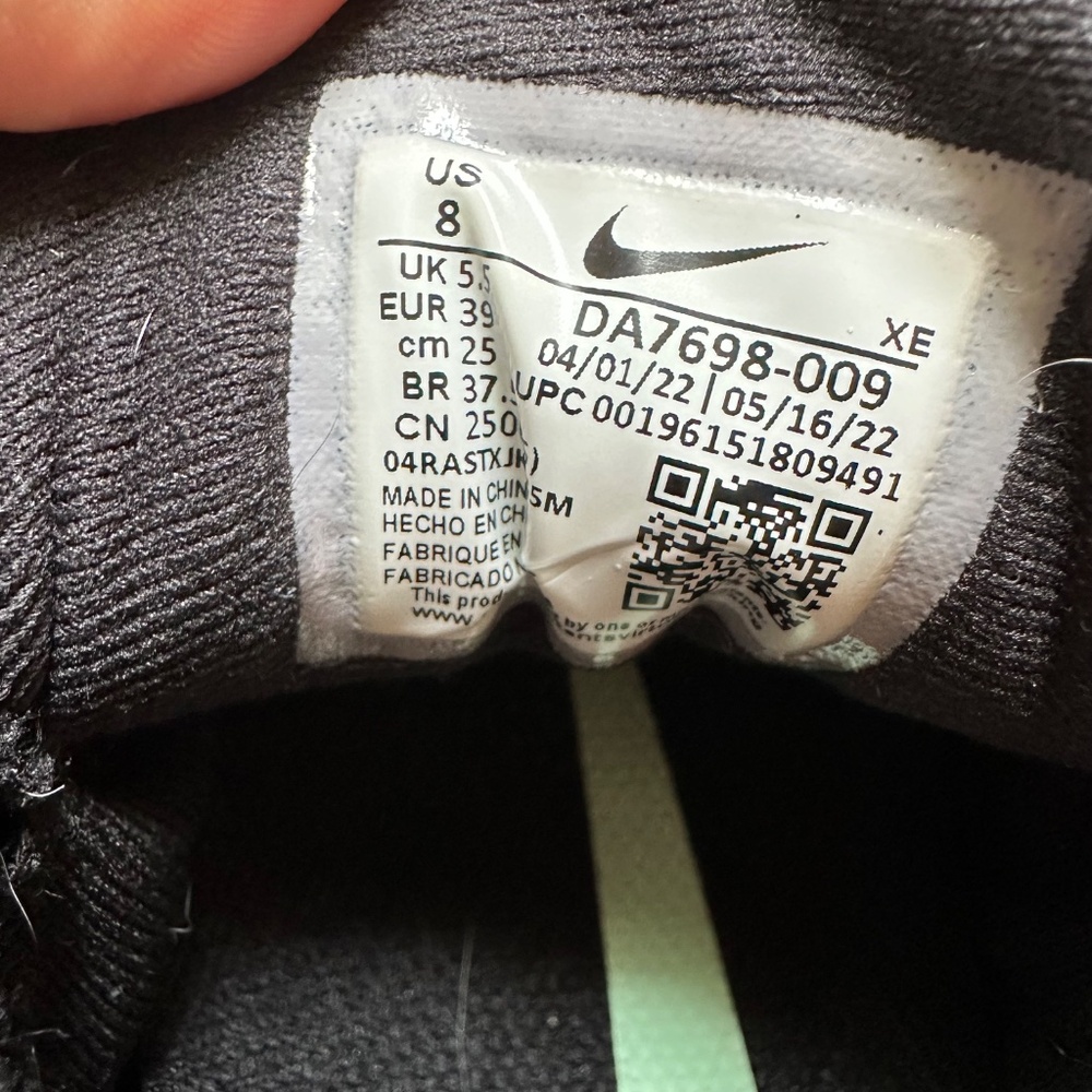 Black Nike Air Zoom Vomero 16 - Picture 9 of 9